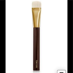 TOM Ford 04 illuminate shade highlighting and blending make up brush